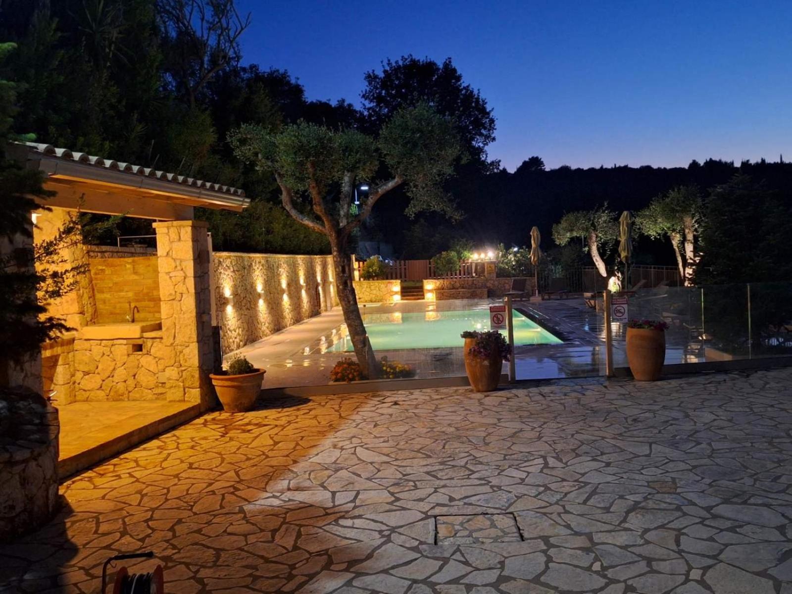 Luxury Breeze With Private Pools