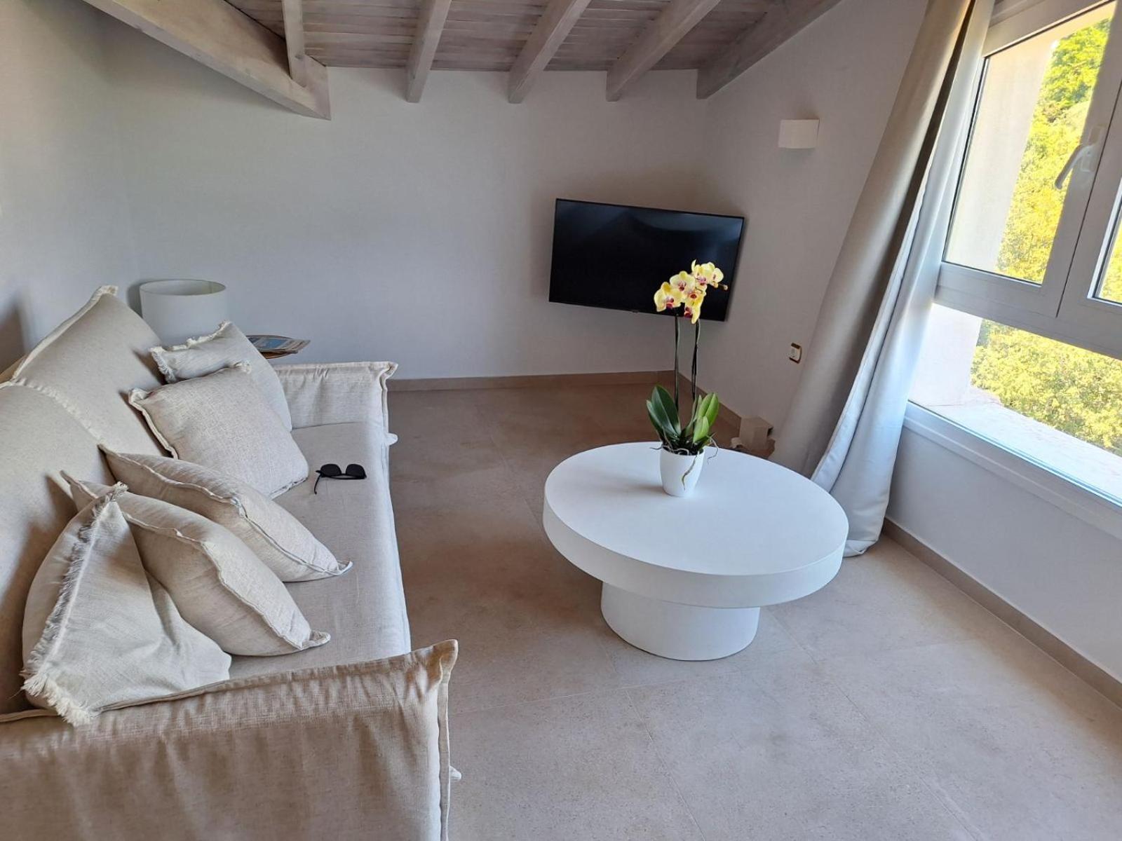 Luxury Breeze With Private Pools * Dassia (Corfu)