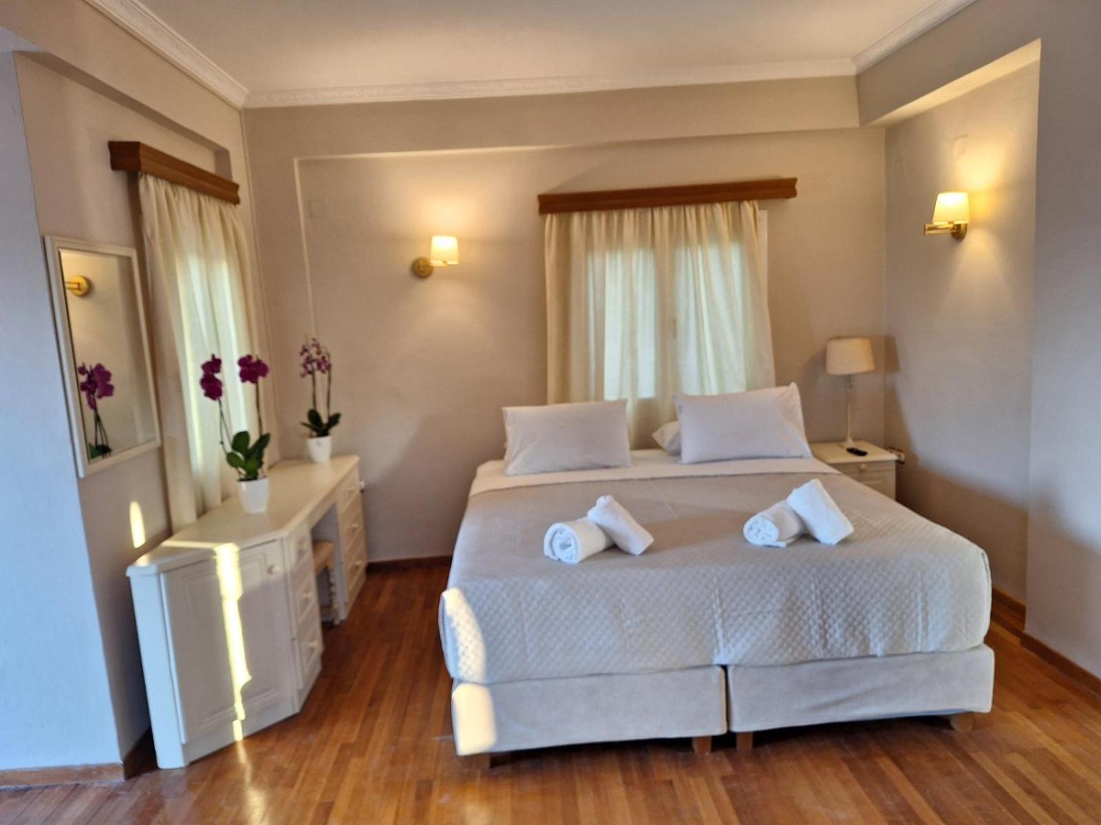 Luxury Breeze With Private Pools * Dassia (Corfu)